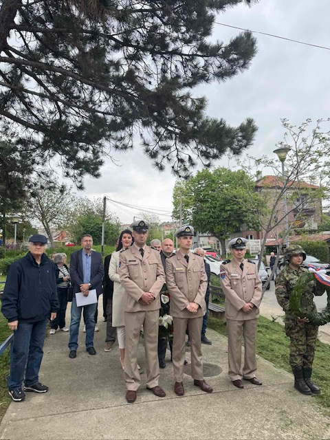 Одавање почасти поручницима Спасићу и Машери
