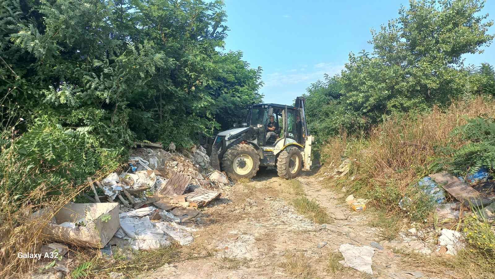 У току велика акција уклањања дивљих депонија са више локација на територији Чукарице
