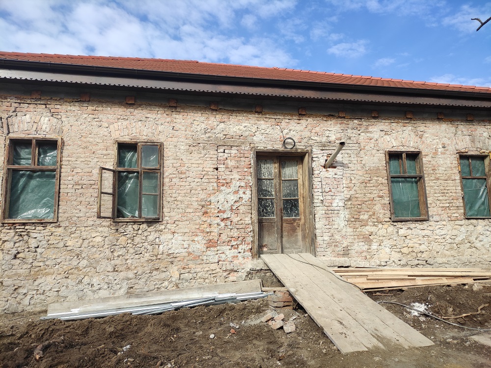 Обилазак радова на адаптацији старе школе у Жаркову 