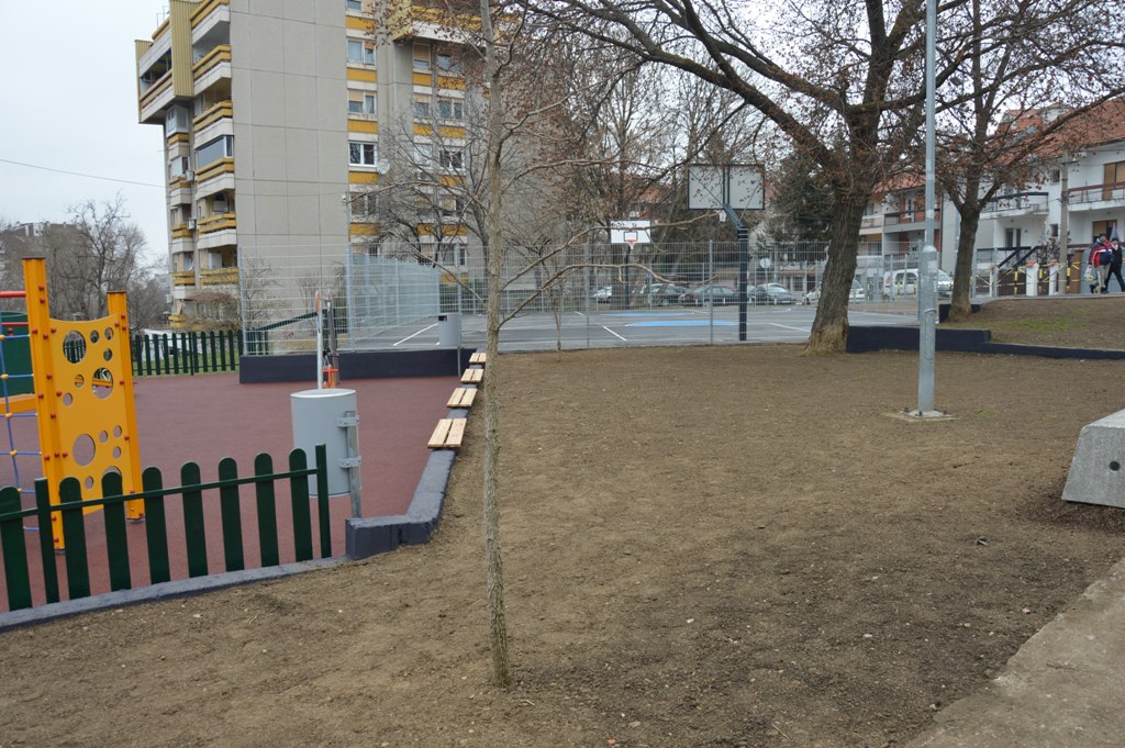 Отворен парк у Репишкој улици, донација компаније “Београд на води”