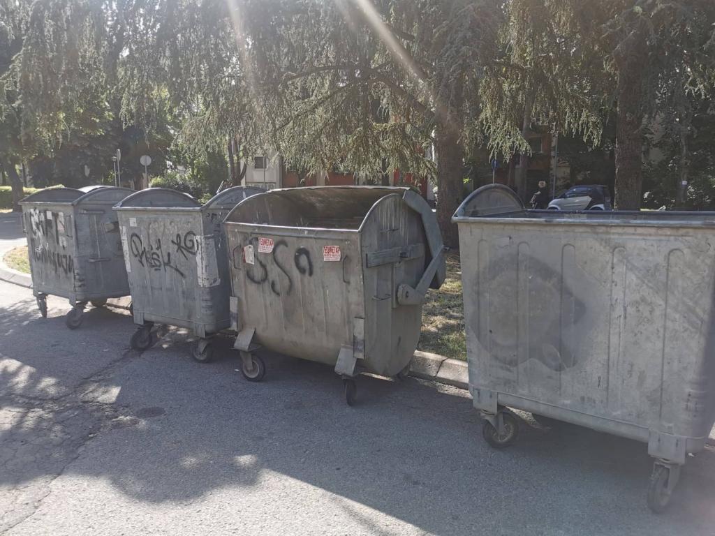 Замена контејнера у насељима Сремчица и Рушањ